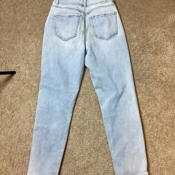 Two light blue jeans one is a bit baggy jeans - Picture 3 of 7